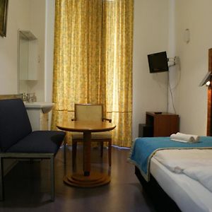 Camera con letto king size